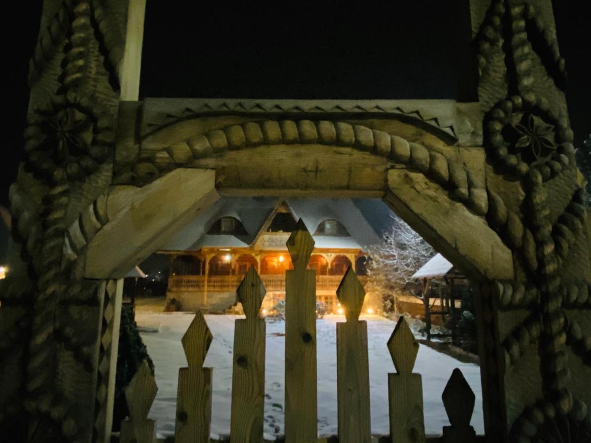 ホテル Casa Chira Vişeu de Sus エクステリア 写真